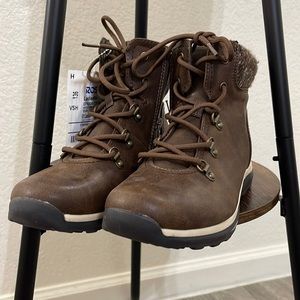 BARETRAPS Brown Boots